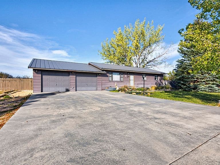 282 Thomas Ct photo 1