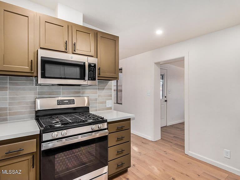 2412 E Warwick Vis photo 1