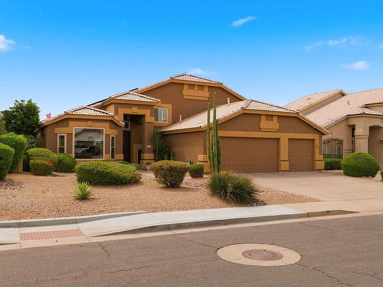 4319 E MORNING VISTA Lane photo 2