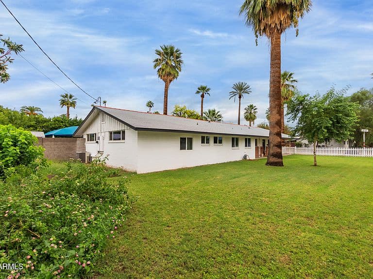 328 E BETHANY HOME Road photo 3