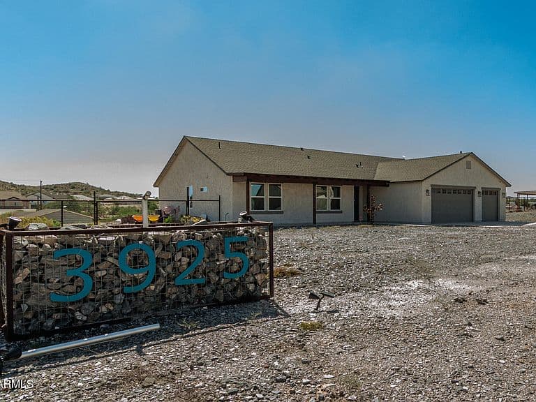 3925 W MOON DUST Trail photo 1