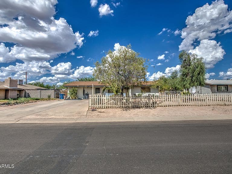 740 E DESERT Avenue photo 4