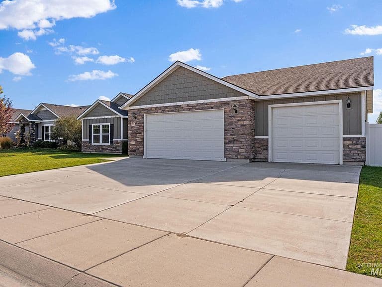 1111 Bell Ln photo 3
