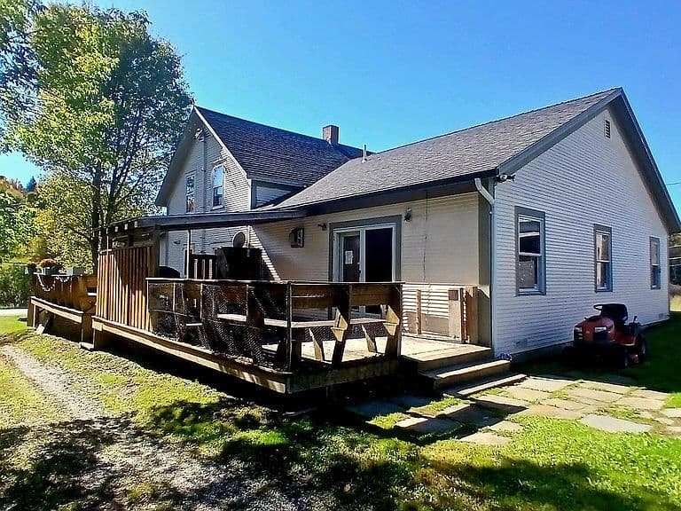 852 Pollander Road photo 2
