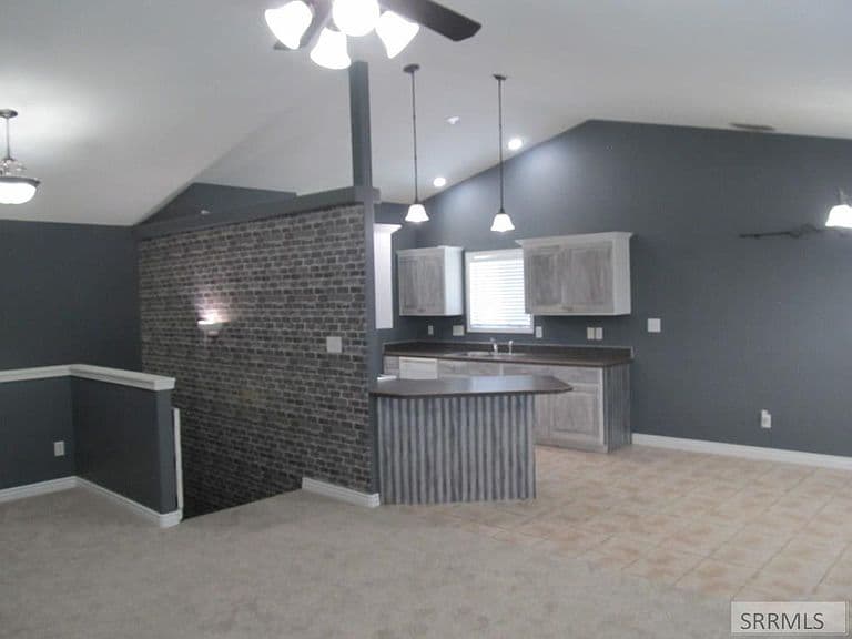 3010 Simon St photo 3
