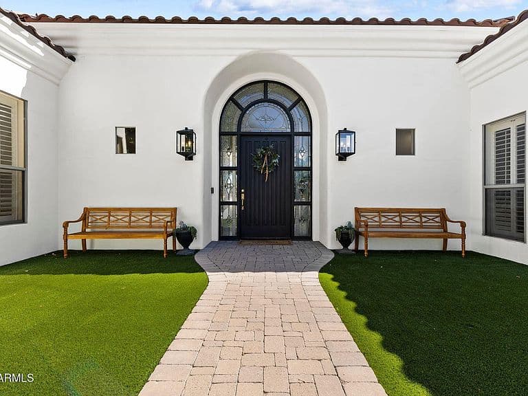 8757 E SHARON Drive photo 3