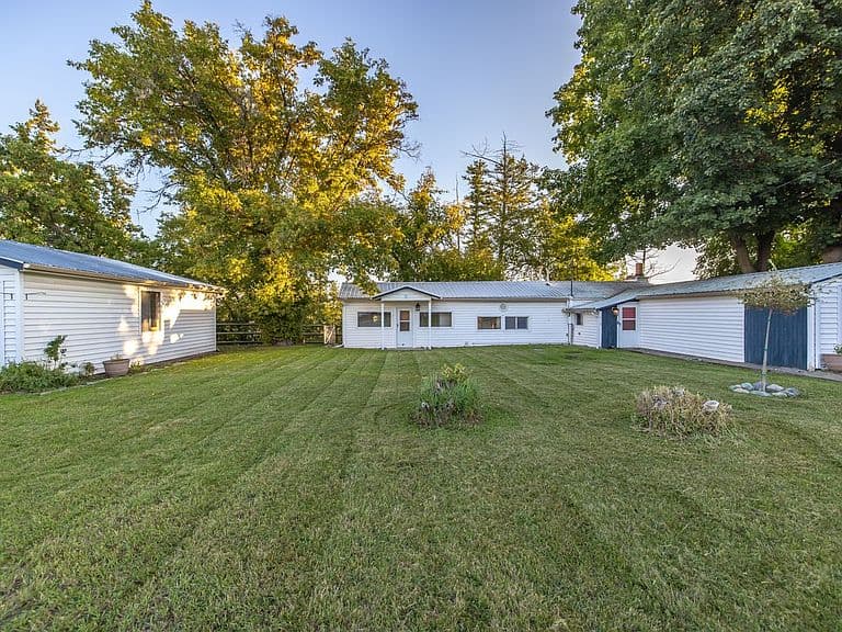 1519 Woodland Ave photo 2