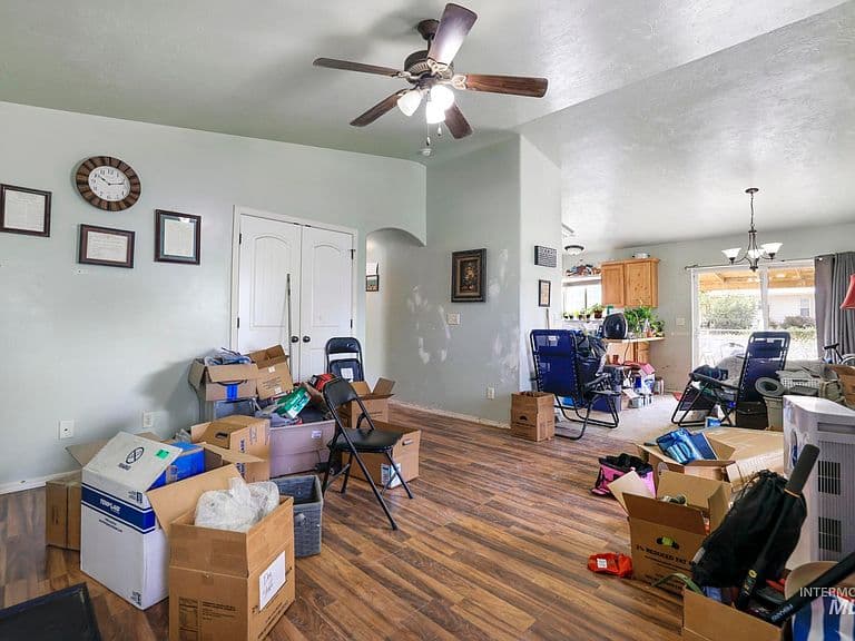 228 E Avenue D photo 4