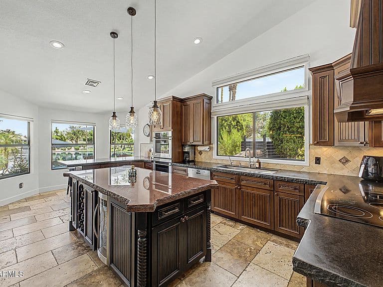 926 W COAST Drive photo 5