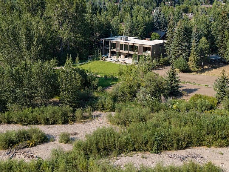 450 Wood River Dr photo 5