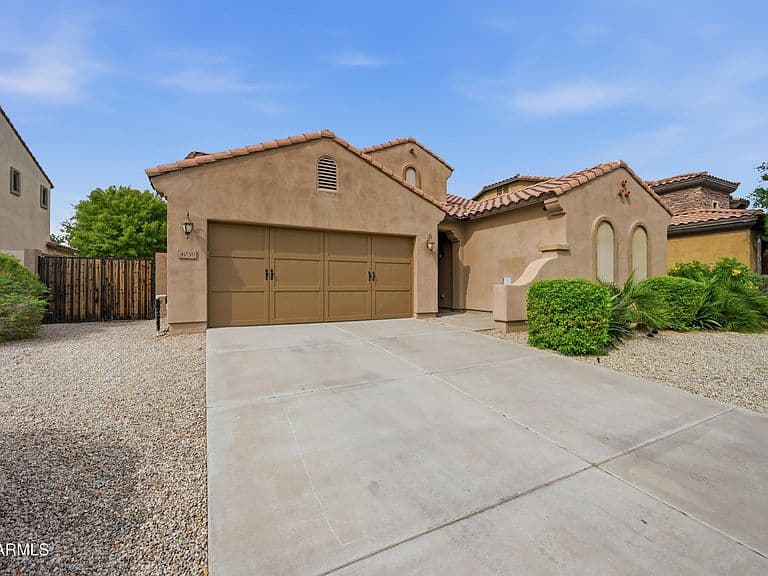 4030 S Big Horn Place Place photo 2