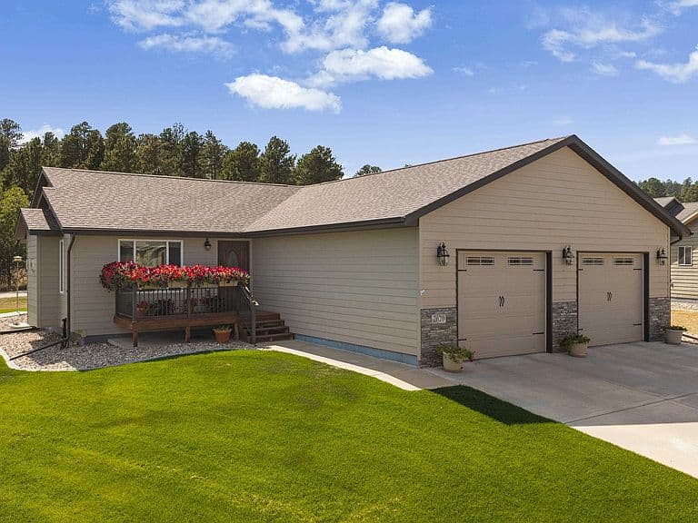 2620 Meadows Dr photo 1