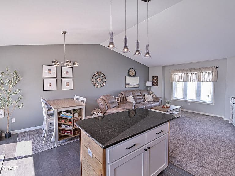 5583 Madison Cir photo 3