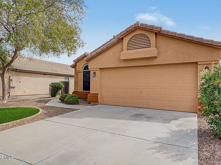 15745 W LATHAM Street photo 3