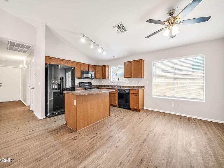 11017 W WILSHIRE Drive photo 1