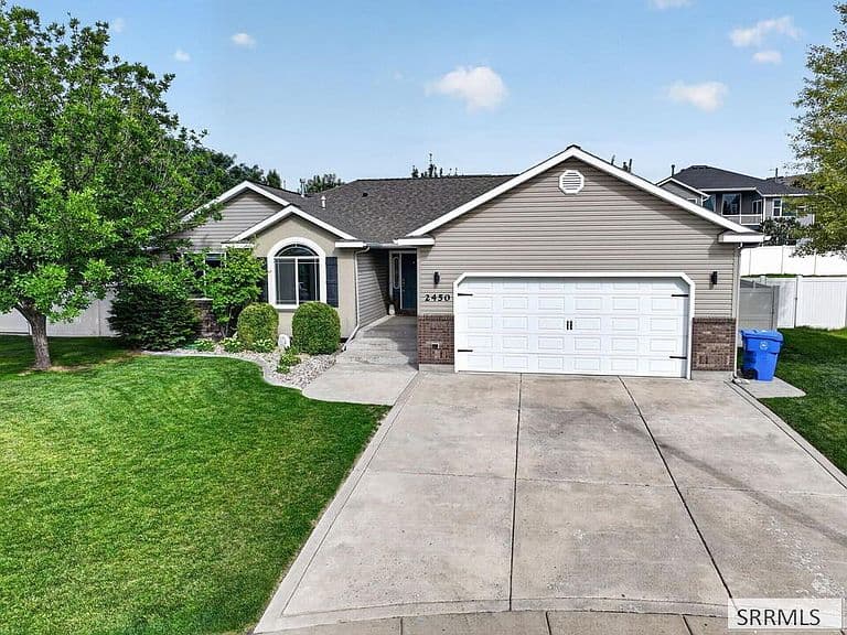 2450 Skylar Pl photo 1