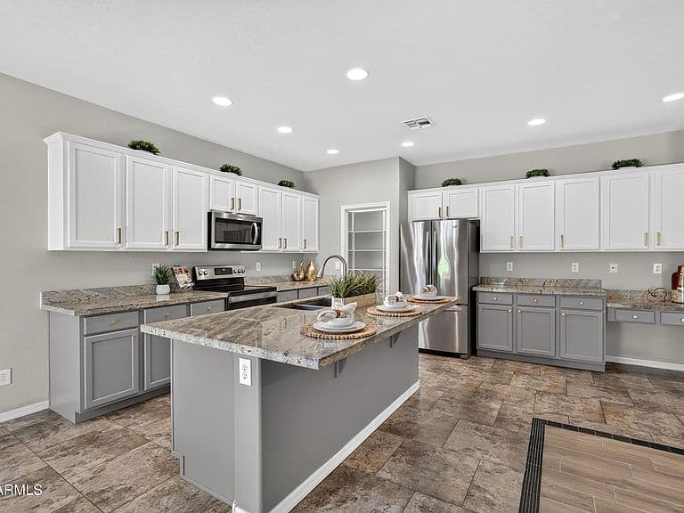 32826 N PEBBLE CREEK Drive photo 2