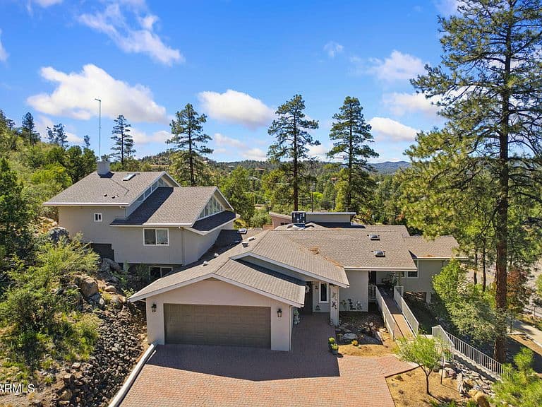 2405 N Williamson Valley Road photo 1