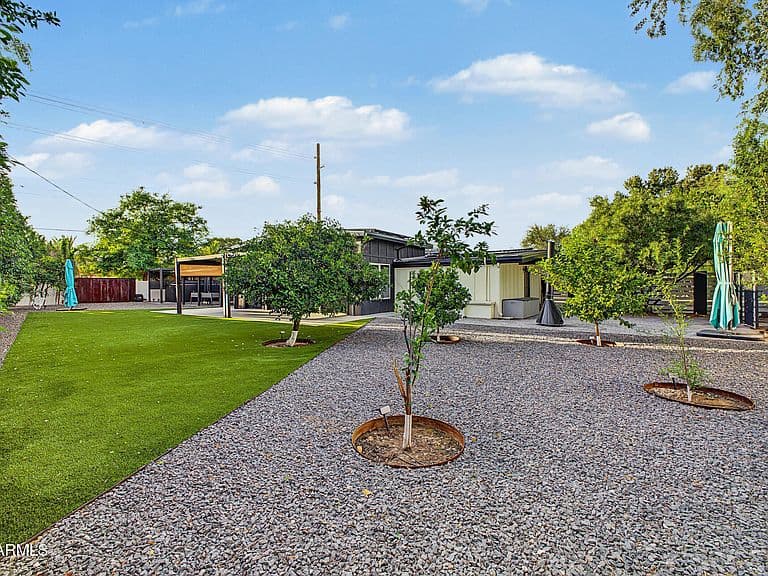 1417 W GLENN Drive photo 4