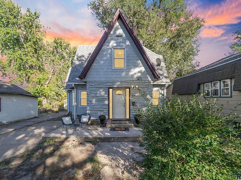 824 N Walts Ave photo 1