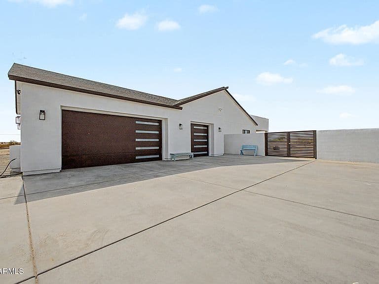 33634 W EARLL Drive photo 4