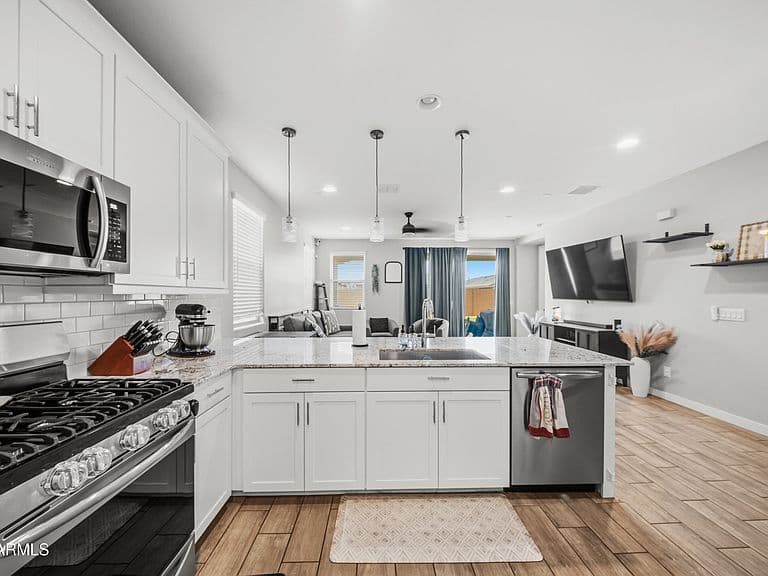 19418 W PIERSON Street photo 3