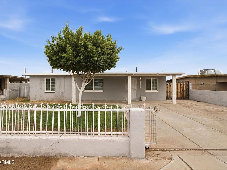 1742 W ROESER Road photo 2