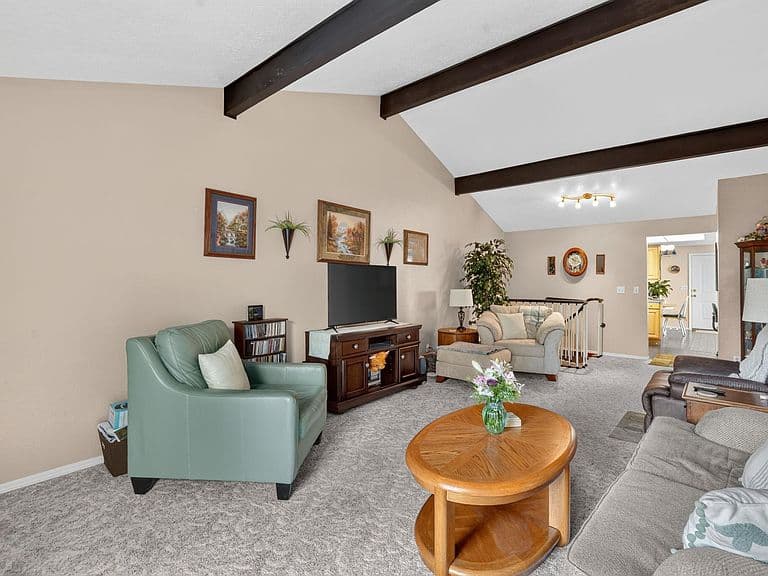 8 Cedar Hills Dr photo 4