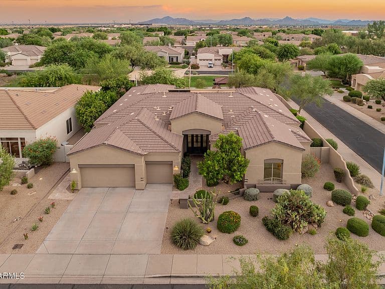 7413 E Wing Shadow Road photo 2