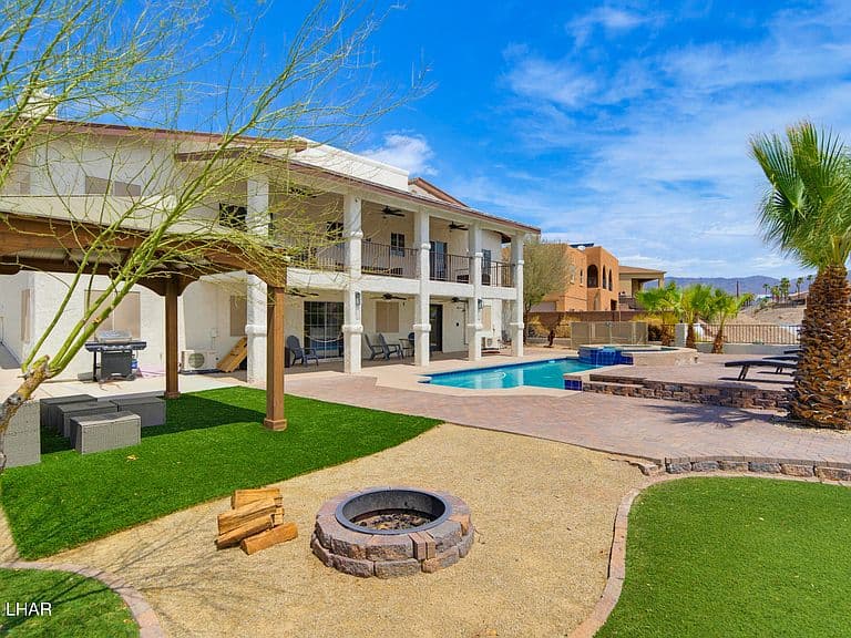 310 Cypress Dr photo 3