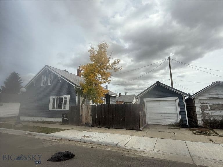 415 Ash St photo 1