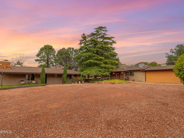 385 Rockridge Dr photo 4