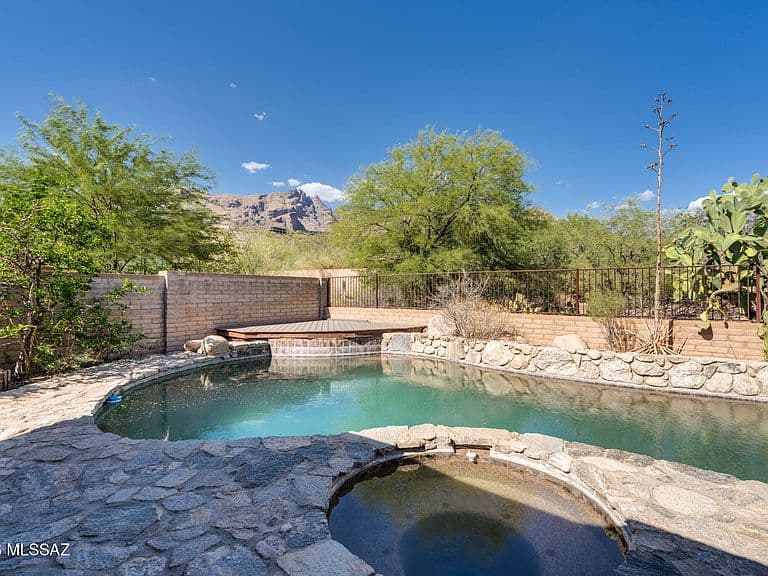 3575 E Ventana Canyon Dr photo 1