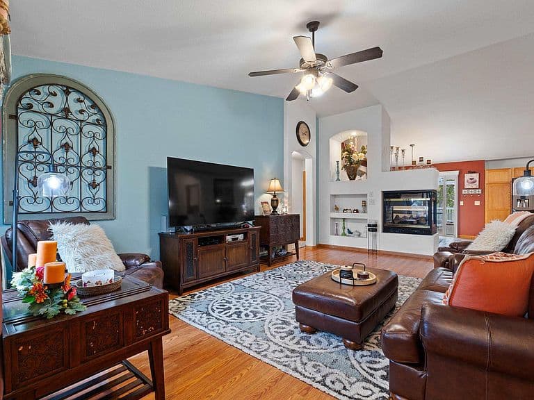 6814 Sahalee Dr photo 3