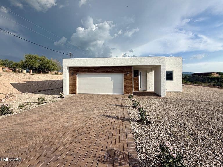 892 Calle Vega photo 1