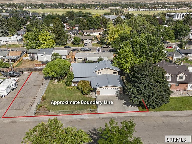 413 Logan Dr photo 1
