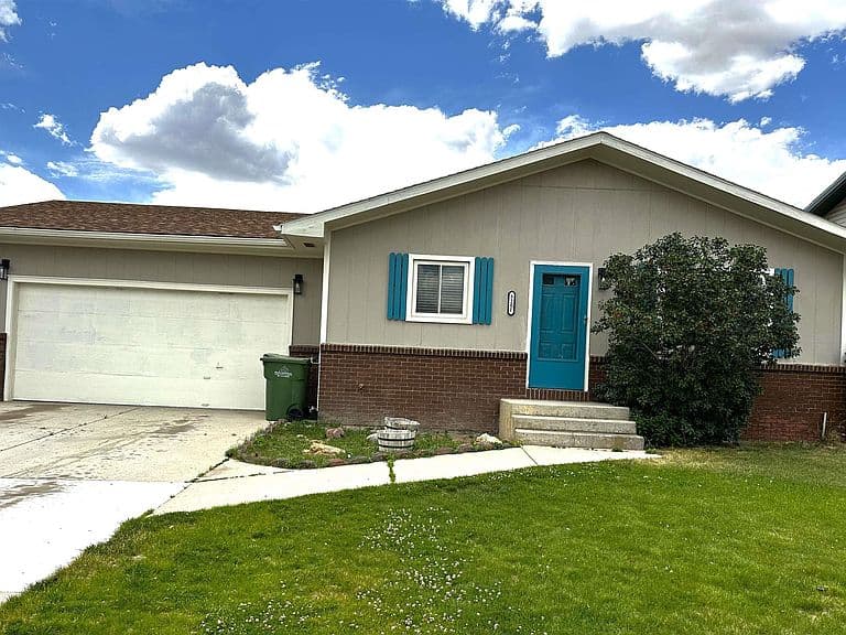 3201 Fir Dr photo 2