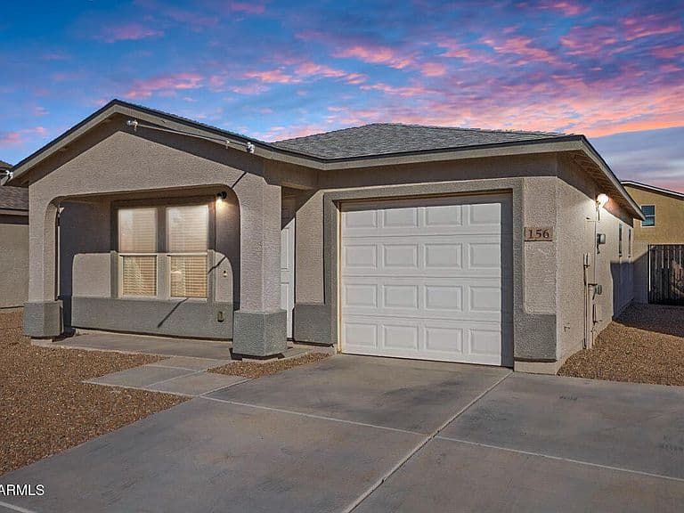 156 W Douglas Ave photo 1