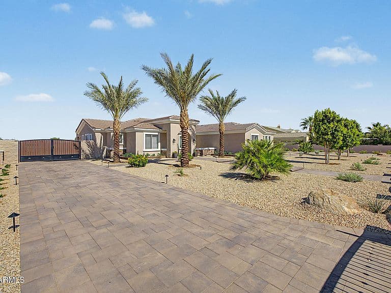 14029 N 180TH Avenue photo 4