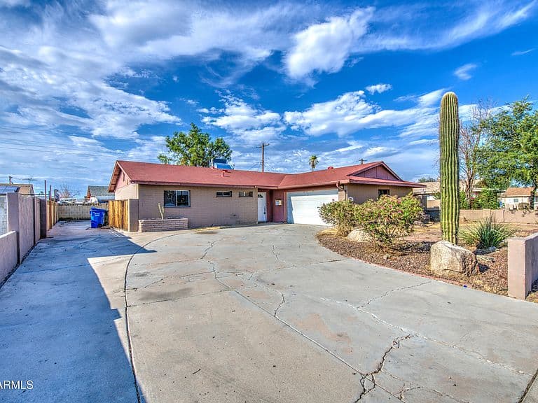 7922 W EARLL Drive photo 2