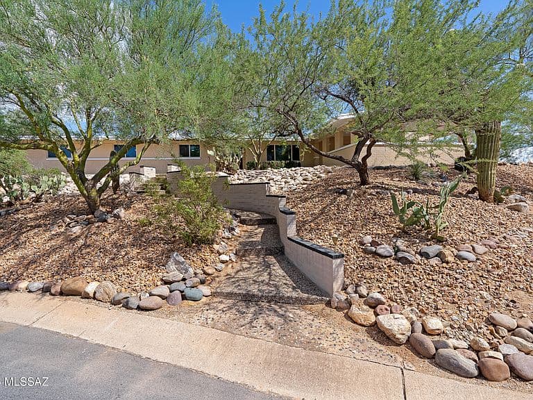 3430 N Calle De Beso photo 1