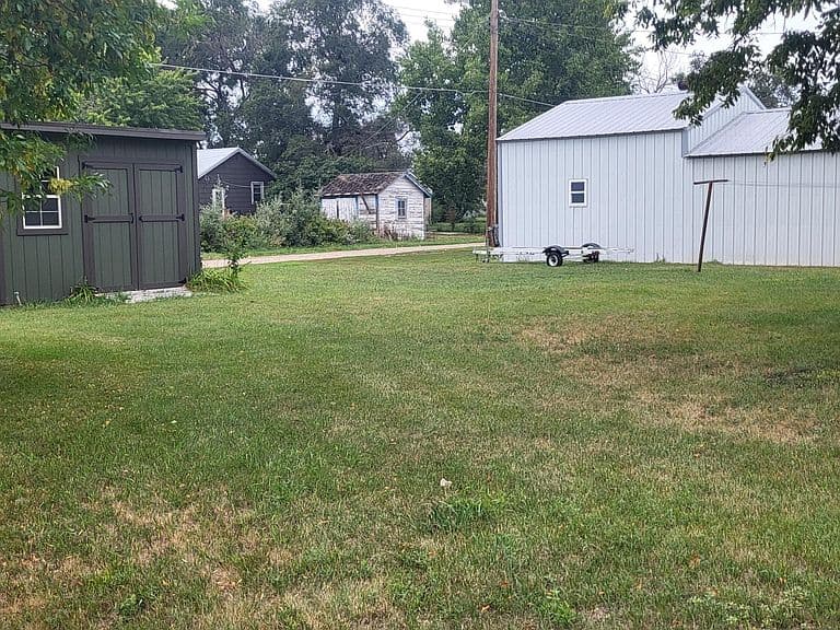 303 4th Ave W photo 3
