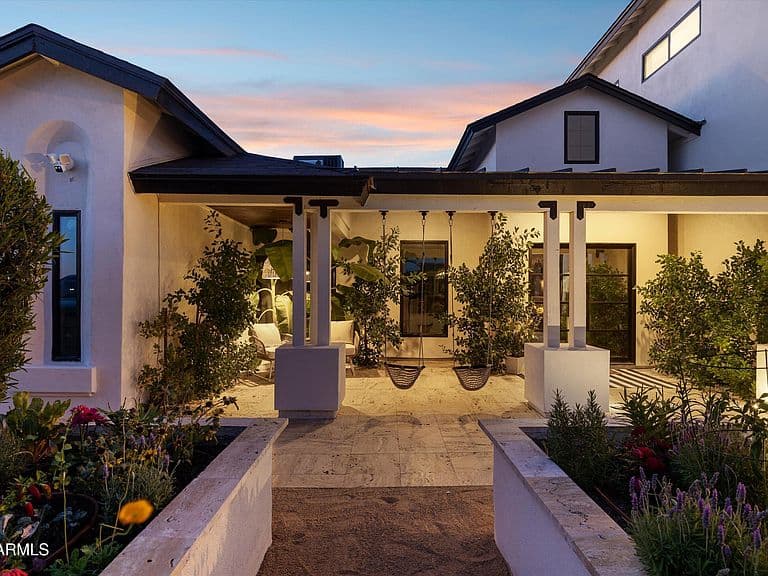 6414 E BEVERLY Lane photo 1
