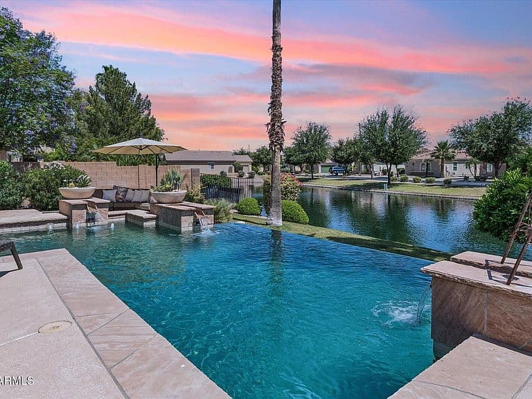837 E Torrey Pines Place photo 2