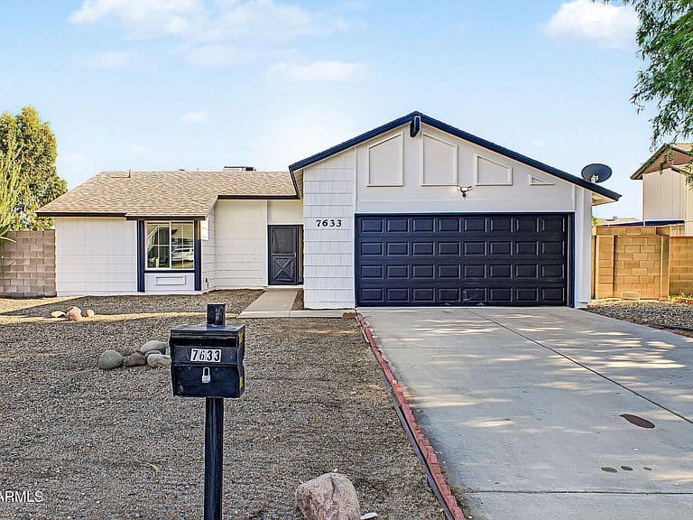 7633 W WOLF Street photo 2
