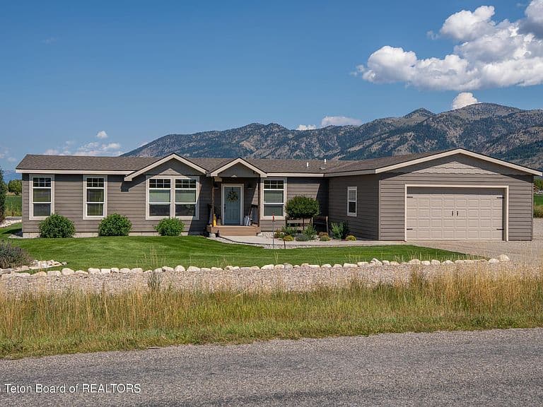 1745 County Road 122 photo 1