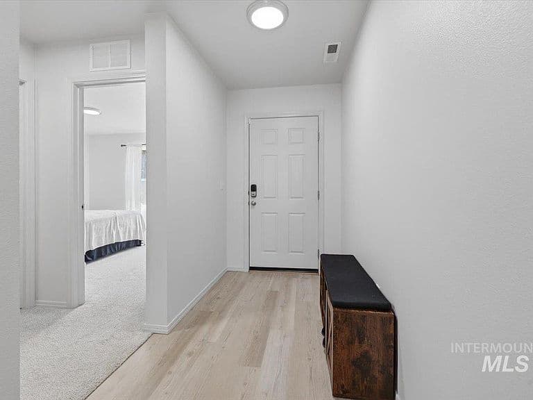 1428 Gold St photo 4