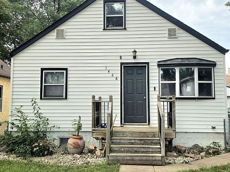 1428 E 5th St photo 1