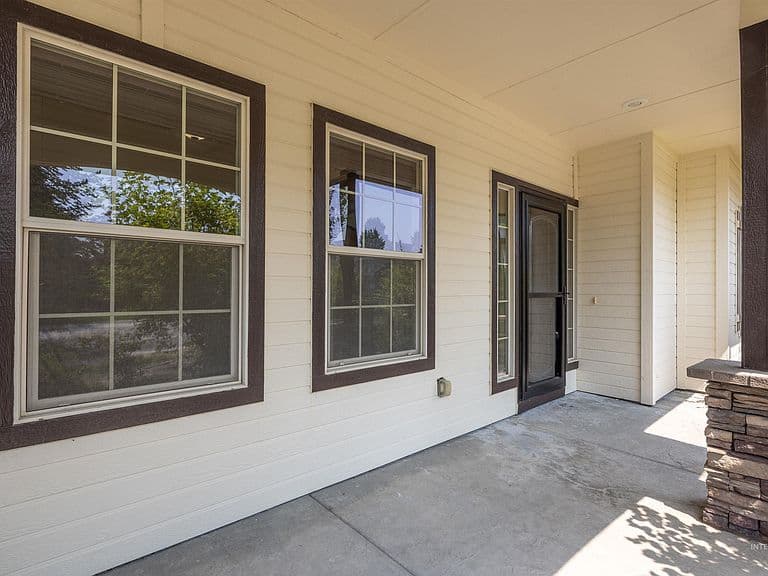 2548 E Omera St photo 4