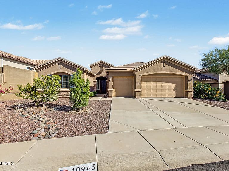 40943 N Maidstone Way photo 1